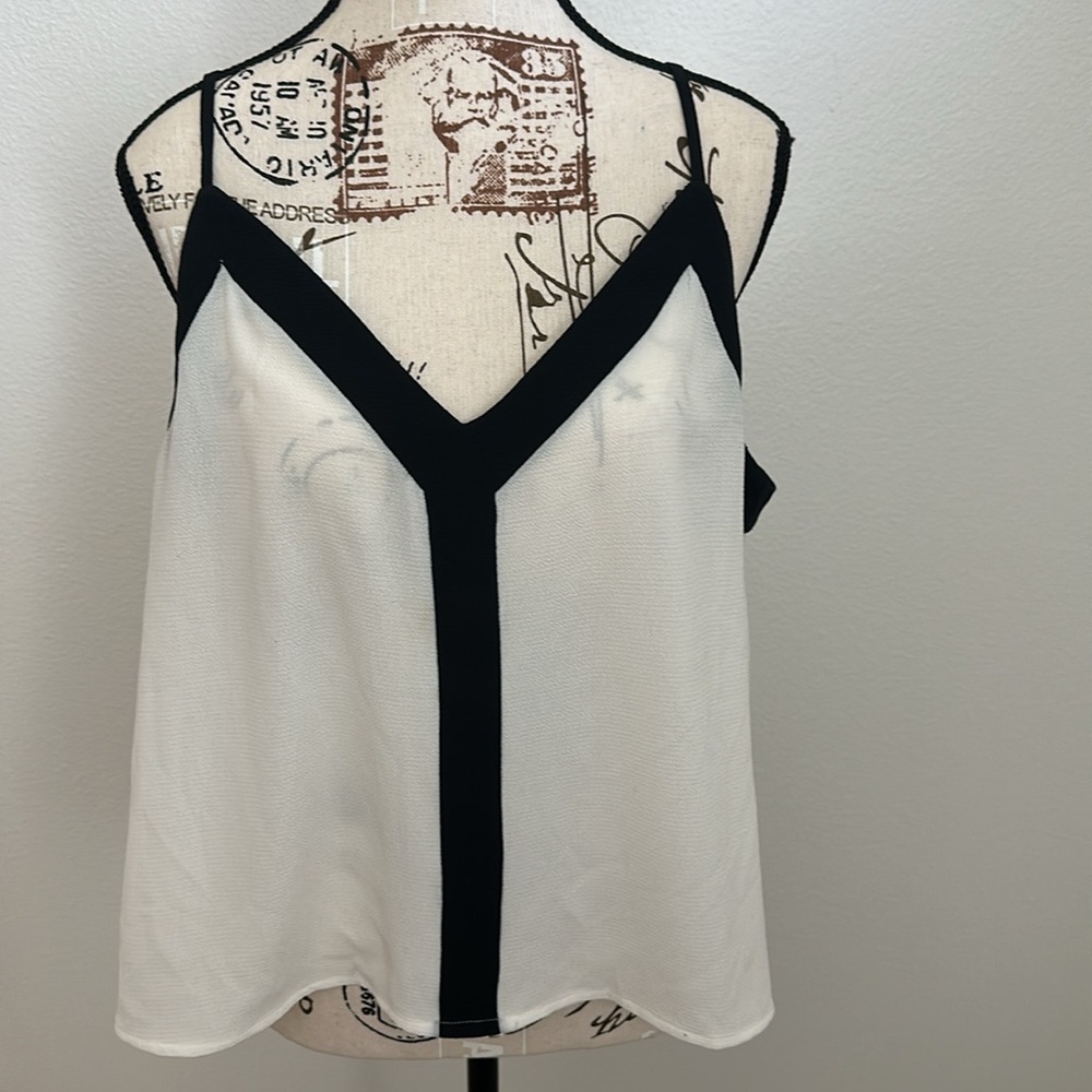 BP XL black and white top